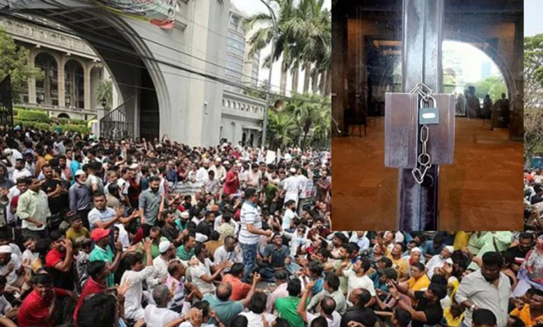 রোববারও নগর ভবনের সামনে অবস্থান ইশরাক সমর্থকদের 1 Ishrak mayor 1