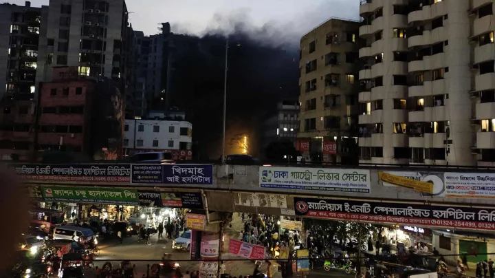 শান্তিনগরে ১০ তলা ভবনে আগুন 1 fire santinagar