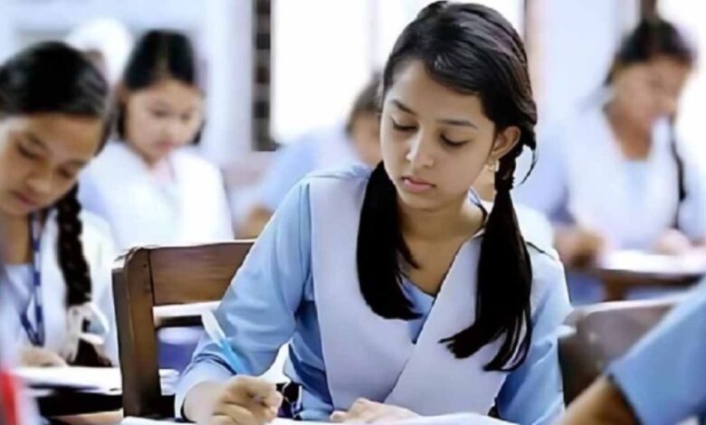 দেশের ২ হাজার ৬৯৭টি কেন্দ্রে শুরু হয়েছে এইচএসসি ও সমমানের পরীক্ষা 1 ssc 69648016527e1 69b169bfe90f2 69e3418d444e1 6a45eb8aa0b55